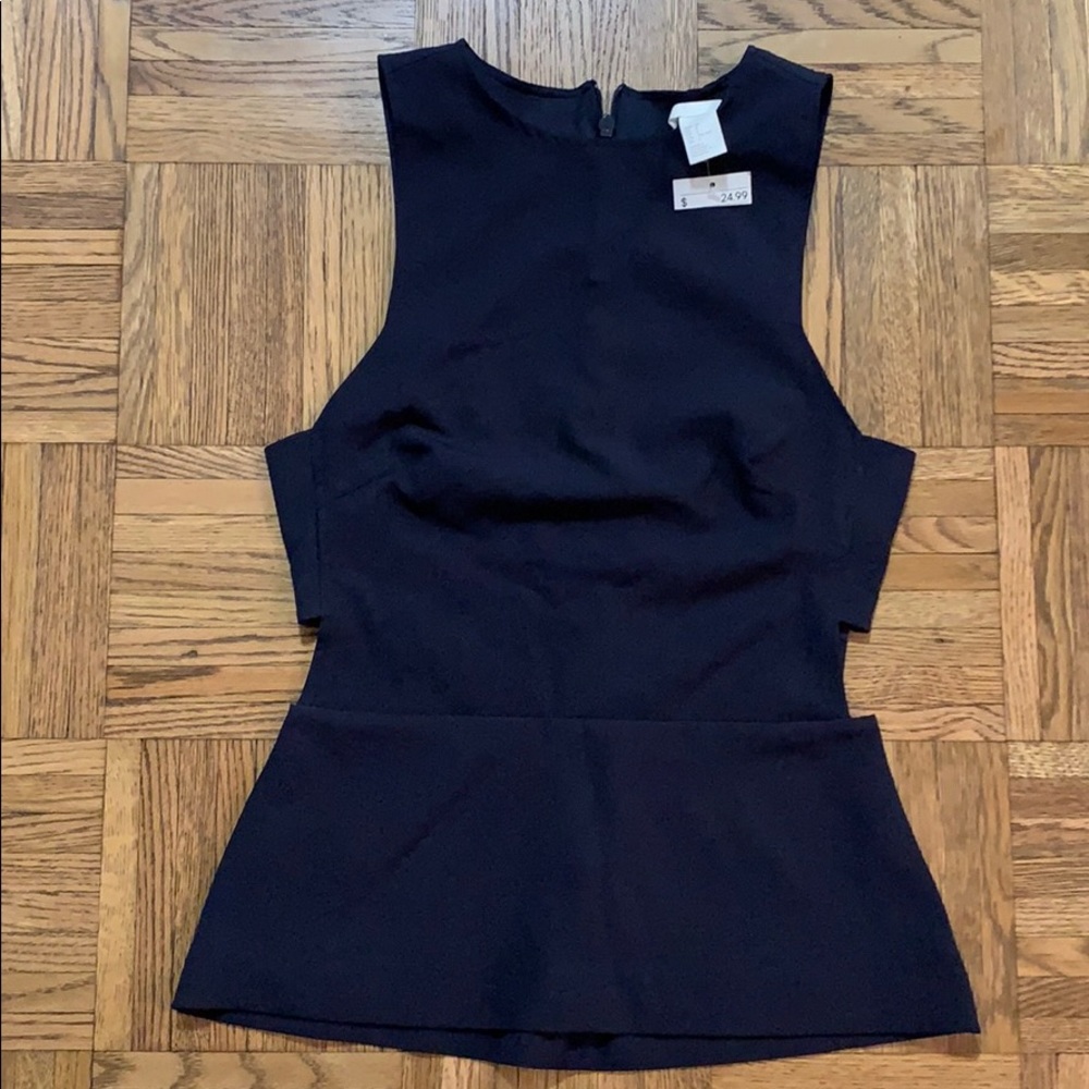New with tags cut out shirt from H&M